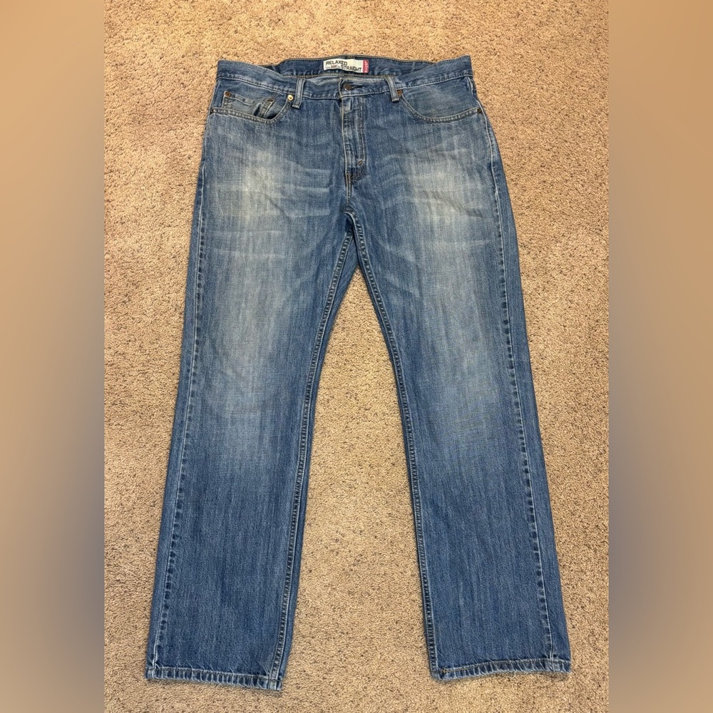 Levi’s 559 Relaxed Straight Medium Wash, size 36 x 32.